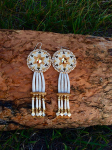 Gold Turtle – Ozaawaa-zhooniyaawaanzo Mikinaak Dentalium Earrings